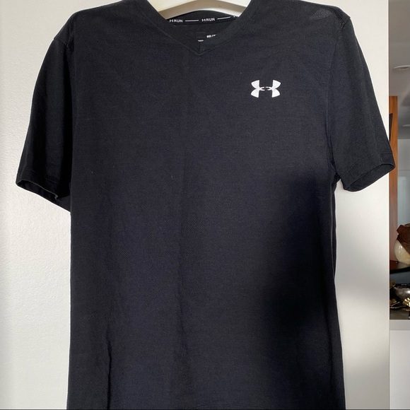 Under Armour HeatGear Running/ Gym Shirt , Size M  Fitted - Picture 1 of 5